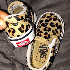 BABY VANS SIZE 4
